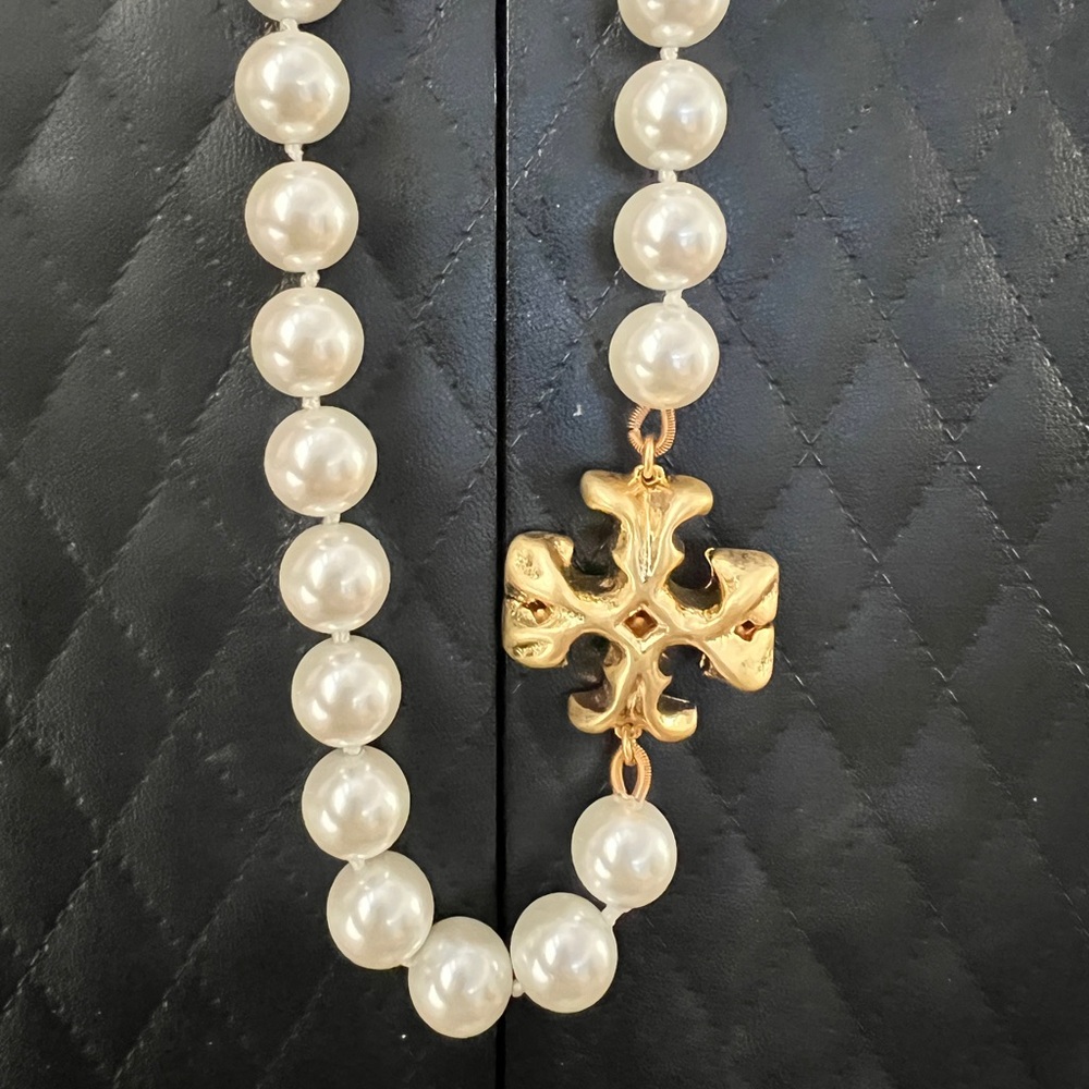 TORY BURCH ROXANNE PEARL NECKLACE NWOT